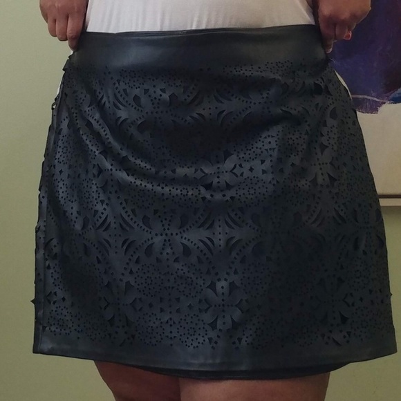 Forever 21 Plus Skirt - Picture 2 of 3